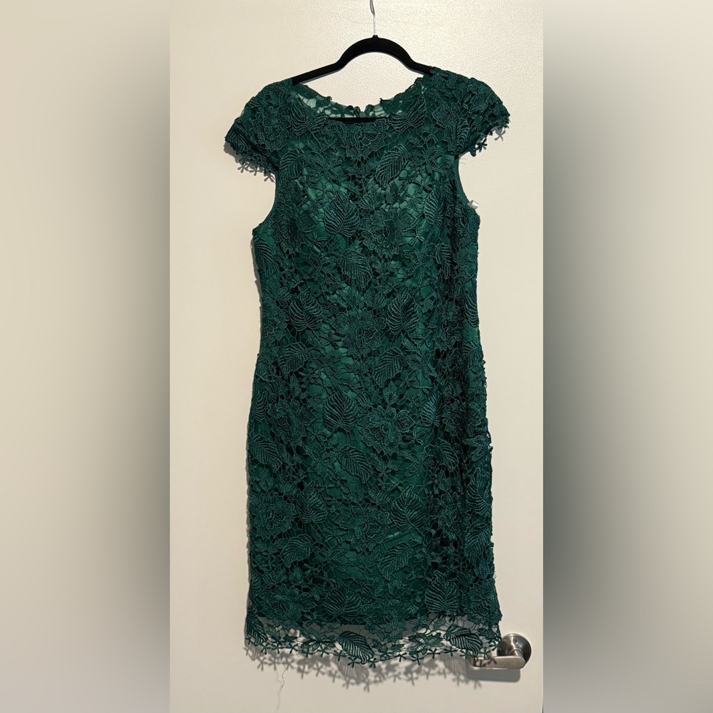 JJ’s House Sheath/Column Scoop Knee-Length Cocktail Dress